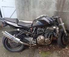 Kawasaki ZR750 (( For Breaking ))