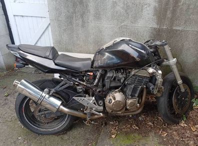 Kawasaki ZR750 (( For Breaking ))