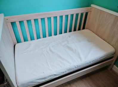 F.O.C. cot bed