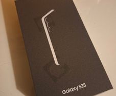 Samsung S25 Brand New. Seal still on box.