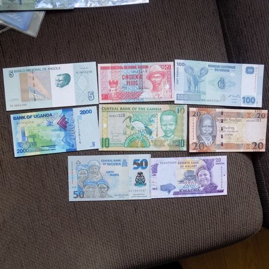 Lot of 8 Uncirculated Banknotes from Africa.No 5.