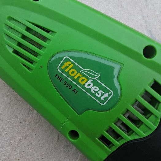 Electric hedge trimmer /pruner