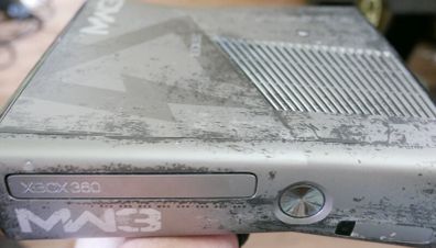 Xbox360 320GB - special edition - Call of Duty MW3 +1Pad (one game)