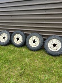 Land rover wheels with Hankook off-road tyres
