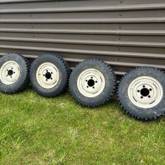 Land rover wheels with Hankook off-road tyres