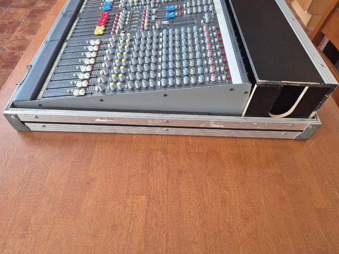 Allen & Heath GL2200 24-Channel Mixer in Flight Case
