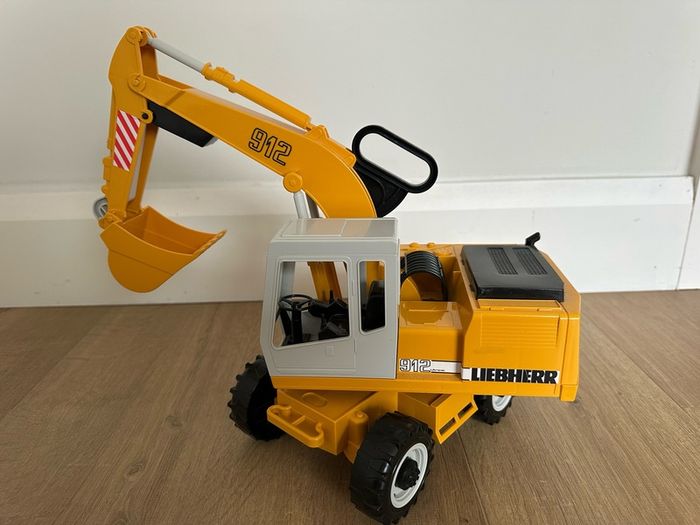 Bruder 1:16 Liebherr Excavator 02426