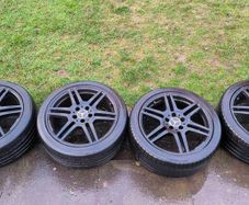 Mercedes OEM 18" Alloys 5x112 AMG (one damaged)