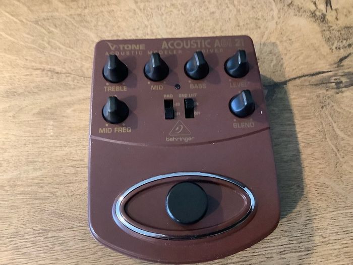 Behringer V-Tone Acoustic Driver DI ADI21 pedal