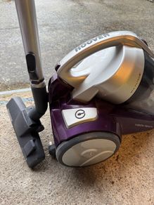 Hoover bagless vacuum cleaner