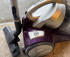 Hoover bagless vacuum cleaner