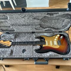 Fender Stratocaster HSS Ultra II, Ultraburst