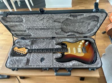 Fender Stratocaster HSS Ultra II, Ultraburst