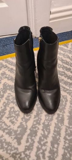 Tommy Hilfiger size 5