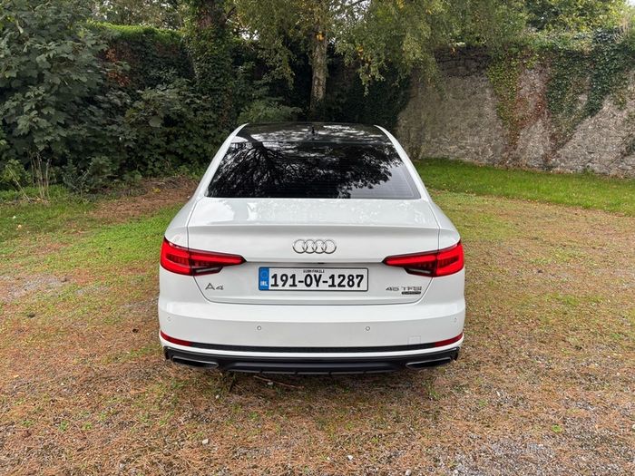 2019 Audi A4 Quattro (LOW KMS)