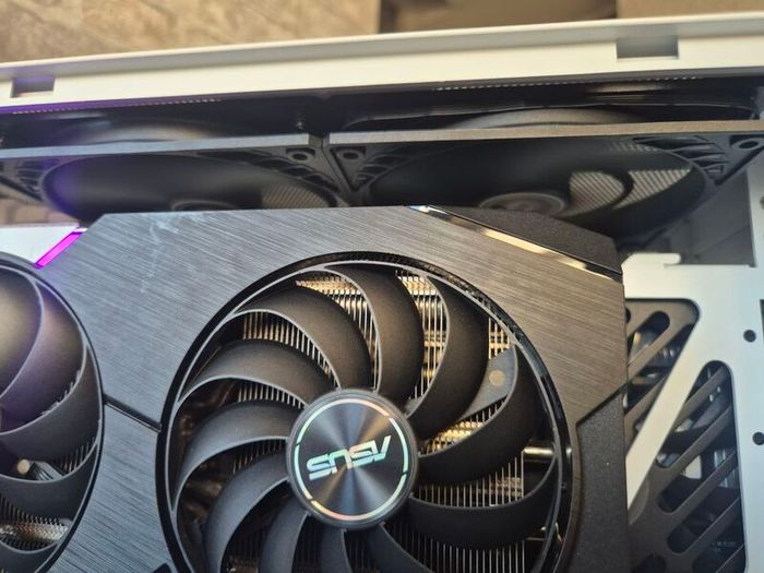 Tiny ITX gaming pc setup - RTX 3070, Intel i7, 16GB DDR4, 512GB m.2 SSD