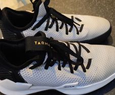 Basketball shoes size 40 (UK 6)