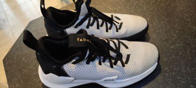 Basketball shoes size 40 (UK 6)