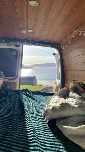 Cosy Volkswagen Caddy Maxi Camper