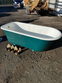Roll-top, cast iron bath