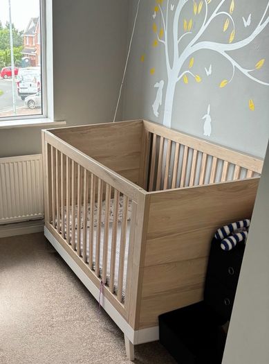 Mamas and papas Lawson cot and bed