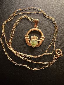 Gold Vintage 9ct  Claddagh Pendant