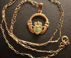 Gold Vintage 9ct  Claddagh Pendant