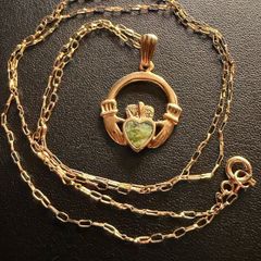 Gold Vintage 9ct  Claddagh Pendant