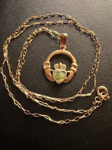 Gold Vintage 9ct  Claddagh Pendant