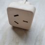 travel adapter Image 4