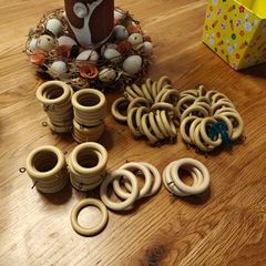 Wooden curtain pole rings