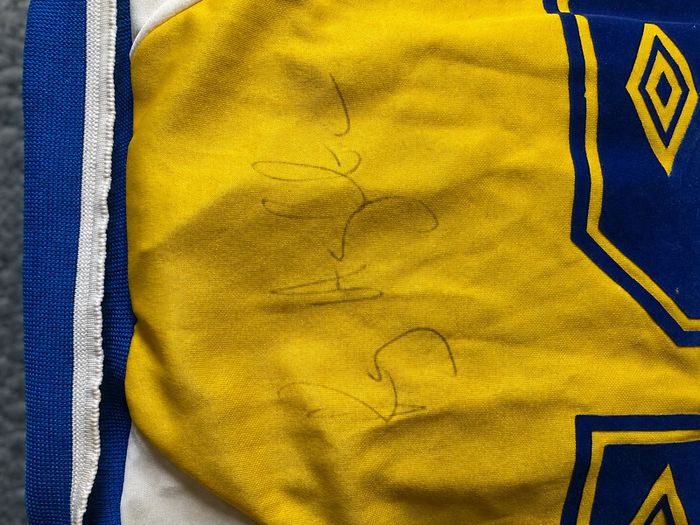 signed jersey signed by Ray Houghton