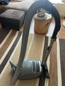 Miele C3 vacuum cleaner 890W