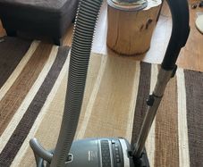 Miele C3 vacuum cleaner 890W