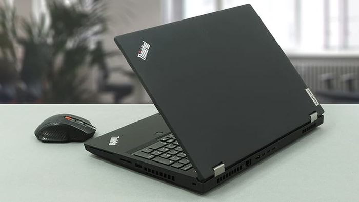 Lenovo ThinkPad P15 Gen 2 Mobile Workstation (i7 8-Core Processor, 512GB SSD, 32GB Memory)