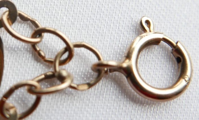 Vintage 9CT GOLD BRACELET Hallmarked 375. St. George Medallions  Bangle. length 7" - 4,45g
