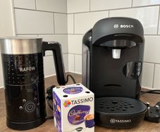 Coffee machine & milk Frother