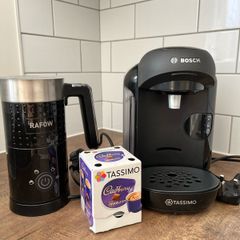 Coffee machine & milk Frother