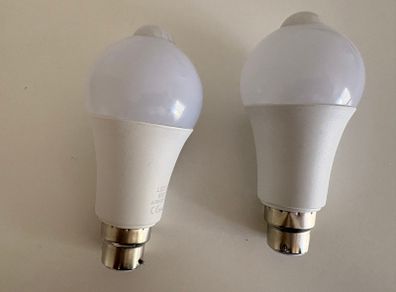 B22 Motion Sensor LED Bulbs (2 Pack)