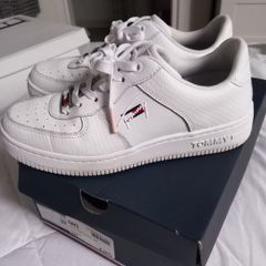 tommy hilfiger runners