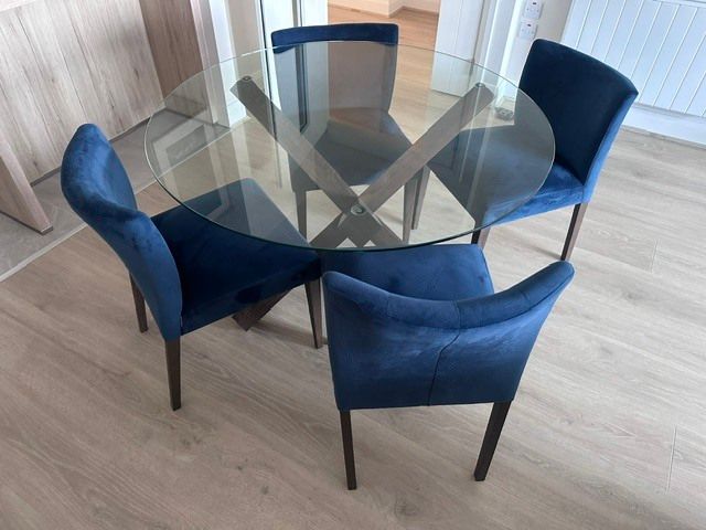 Dining Table & Chairs