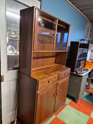 ercol Windsor display dresser drink cabnit