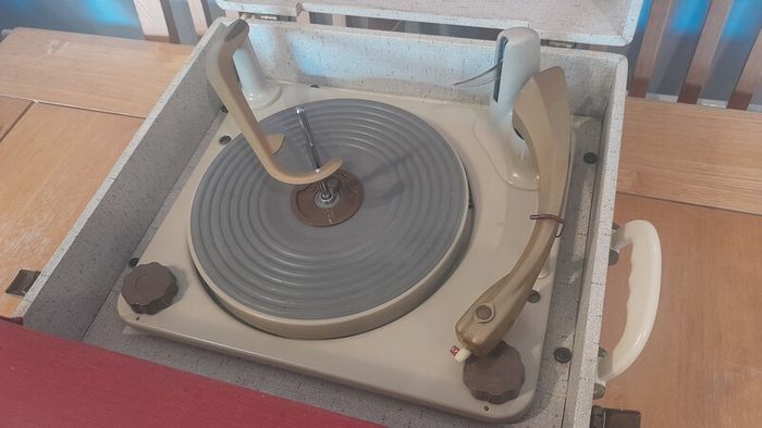 Rare 1957 Vintage Pilot Encore RC126, portable suitcase, record player. Excellent Vintage Condition. BSR 4 speed Turntable. Plays 33/3 and 45 RPM, 16's and 78's