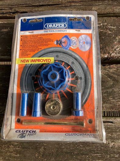 Clutch plate fitting tool