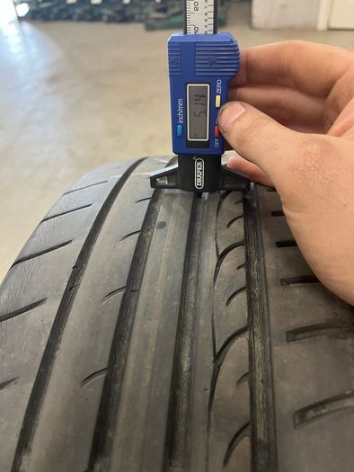 215/65/16 Dunlop tyres