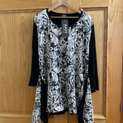 NEW - AKH top - oversized