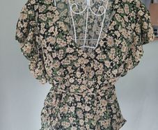 floral top size small