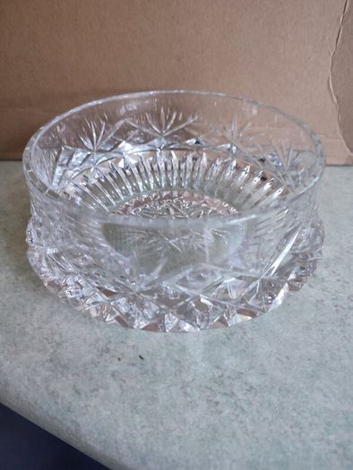 Lovely Crystal Bow No Stamp In Good Condition.