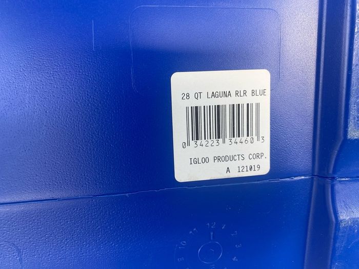 Igloo Laguna Roller Cooler Box 26L with Integrated Thermometer