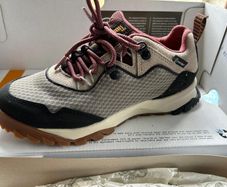 Timberland ladies walking shoes, size 4.5, new in box
